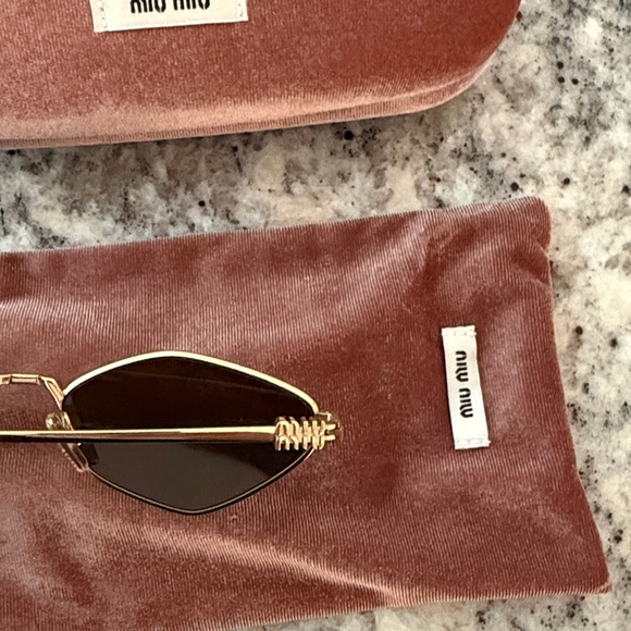 Miu Miu Rose-Tinted Sunglasses with Velvet Case main image 4